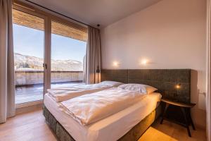 En eller flere senger på et rom på Kitzbühel Suites by ALPS RESORTS