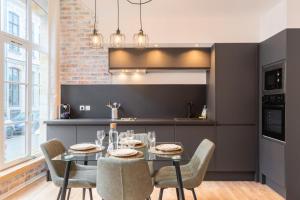 Una cocina o cocineta en Unique apartment in the Old Lille !