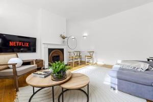 Posezení v ubytování 1 Bedroom Apartment - Mayfair (6)