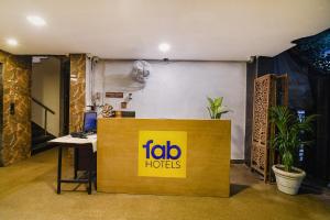Vstupní hala nebo recepce v ubytování FabHotel Krishna I - Nr Birla Industrial & Tech Museum