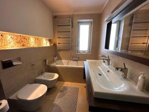 a bathroom with a tub and a toilet and a sink at IDYLLAKI dom z ogrodem i sauną in Dylaki +20 photos