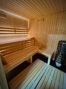 a sauna with a wooden bench and a guitar at Villa Leśne Ustronie in Lubiszewo