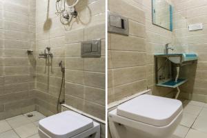 新德里的住宿－Crystal Inn At Delhi Airport，浴室设有卫生间和淋浴,两幅图片