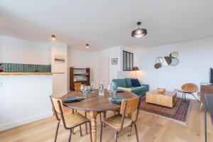 Posedenie v ubytovaní Charming apartment 2ch 4p parking and balcony