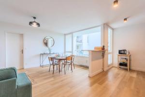 Kuchyňa alebo kuchynka v ubytovaní Charming apartment 2ch 4p parking and balcony