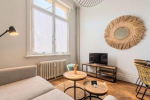 a living room with a couch and a table at Charming and comfortable apartment near tramway in Marcq-en-Baroeul