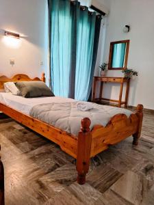 Säng eller sängar i ett rum på Cavos Sunrise Beach Apartments