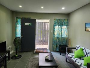a living room with a couch and a door at Cozy 1-bedroom apartment in Frequente, St. George 