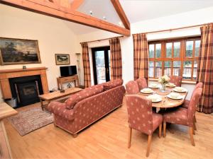 a living room with a couch and a table at 2 bed property in Cairnbaan CA113 in Cairnbaan