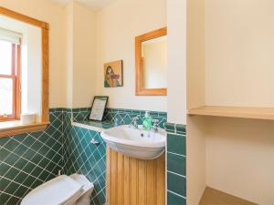 a bathroom with a sink and a toilet at 2 bed property in Cairnbaan CA113 in Cairnbaan