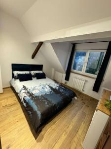 Una cama o camas en una habitación de LEŚNE ZACISZE Wisła - Jacuzzi, Bacówka, Niesamowite Widoki