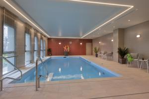 a large swimming pool in a large room with at DOMITYS LES SEQUANES in Chalon-sur-Saône