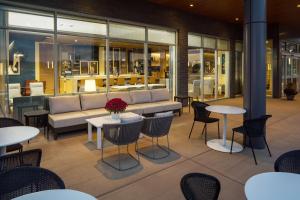 Ο χώρος του lounge ή του μπαρ στο Hyatt Place Boise-Meridian