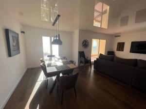 a living room with a table and a couch at Luxury Penthouse Playas de torrevieja 6pax in Torrevieja