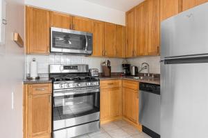 Gallery image of Barcroft 1br w laundry walk to parks buses WDC-823 in Arlington