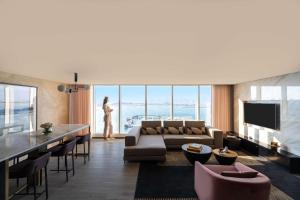 TV tai viihdekeskus majoituspaikassa Rixos Gulf Hotel Doha