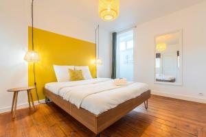 Posteľ alebo postele v izbe v ubytovaní 2-bedroom apartment near metro