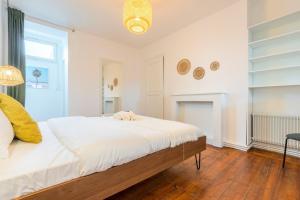 Posteľ alebo postele v izbe v ubytovaní 2-bedroom apartment near metro