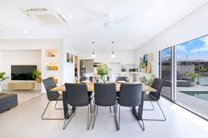 A seating area at 'Infinity's Edge' Darwin Luxury Waterfront Oasis