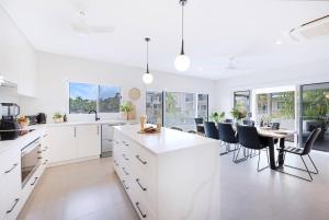 A kitchen or kitchenette at 'Infinity's Edge' Darwin Luxury Waterfront Oasis