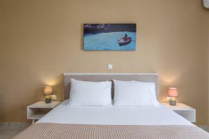 A bed or beds in a room at Dallas Hotel