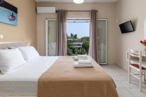 A bed or beds in a room at Dallas Hotel