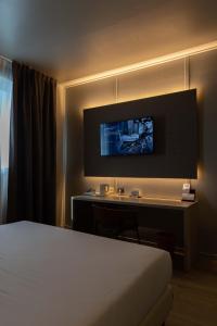 a hotel room with a bed and a desk at Art Hotel Olympic in Turin
