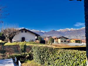 a house in a village with mountains in the background at Colico Zen House in Colico