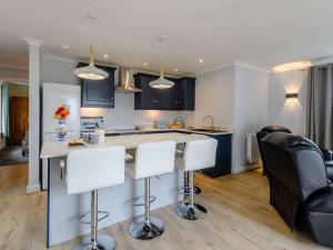 a kitchen with black cabinets and white counter tops at 2 Bed in Lincoln 85194 in Potter Hanworth