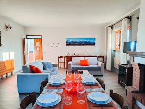 a living room with a table with wine glasses on it at Vista Sibillini - Villa Amici in Verri