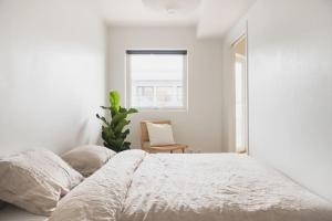Un pat sau paturi într-o cameră la New! City appartement with roof terrace!