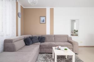a living room with a couch and a table at Modern Apartment with Parking in Cracow by Rent like home in Kraków