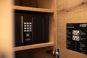 a microwave oven on a wooden cabinet door at Ringhotel Landhaus Nicolai "Hotel Garni" in Lohmen