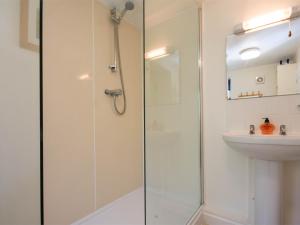 Ένα μπάνιο στο 3 Bed in Portesham DC181 +9 φωτογραφίες