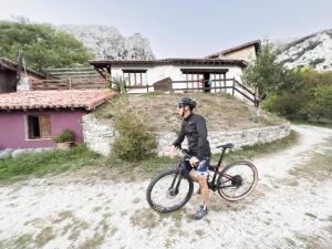 Jízda na kole v ubytování Albergue de Cabañes nebo okolí