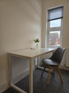 a white desk with a chair and a window at Warburton House, Newark - Walking distance from North Gate Train Station & Market Place in Newark upon Trent