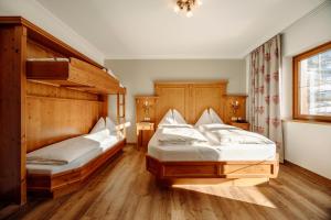Postel nebo postele na pokoji v ubytování Hotel Lerch