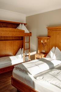 Postel nebo postele na pokoji v ubytování Hotel Lerch