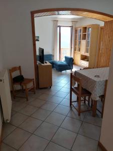 a living room with a table and chairs at Belle Maison in Folgaria