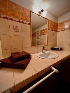 Ein Badezimmer in der Unterkunft Apartmány Teddy Bojnice