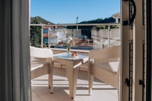 Rõdu või terrass majutusasutuses Apartments Del Mar