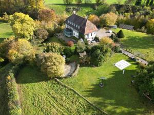 an aerial view of a large house on a field at Einzigartiges Appartement im Höfli11 mit 3 Schlafzimmer in Solothurn