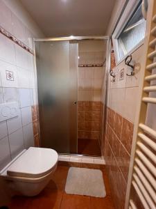 Ein Badezimmer in der Unterkunft Apartmány Teddy Bojnice