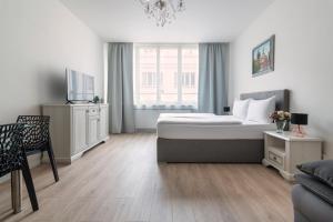 Postel nebo postele na pokoji v ubytování Prague Serenity Suites and Apartments