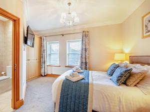 a bedroom with a bed and a chandelier at 2 Bed in Alnwick CN218 in Alnwick