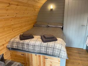 Postel nebo postele na pokoji v ubytování Bonny Wee Snug - Pod in Spean Bridge