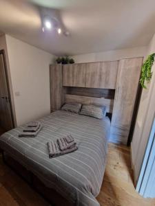 Gallery image of 2 Bedrooms Studio Flat with EV charge for short stay in Greenhithe