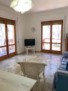 Μια τηλεόραση ή/και κέντρο ψυχαγωγίας στο BLUE SEAS