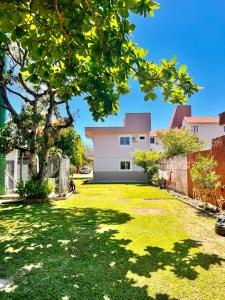 a view of a house with a yard at Los Hermanos Residencial in Florianópolis