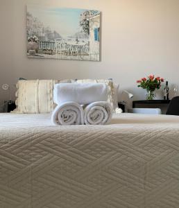 a bedroom with a bed with towels on it at Warsaw Home Suites in Warsaw